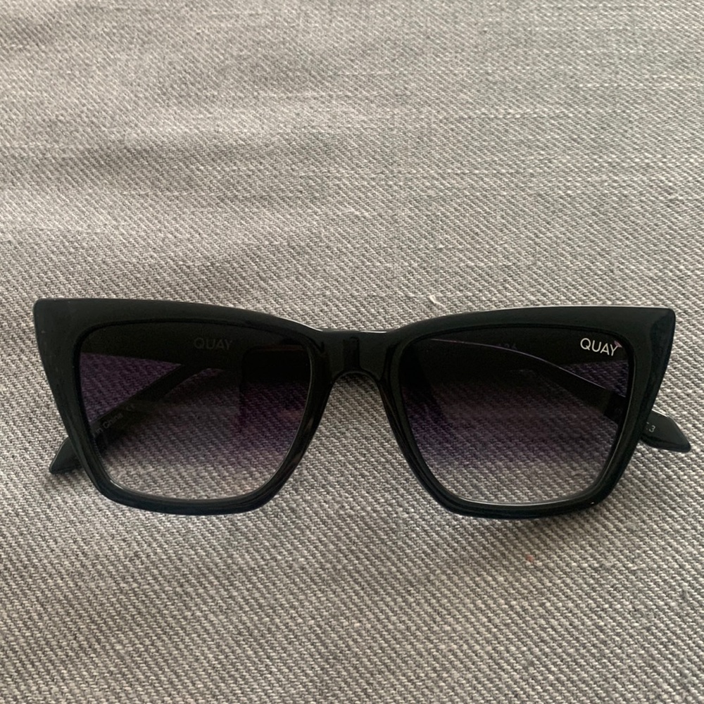 Quay sunglasses Paris Hilton black